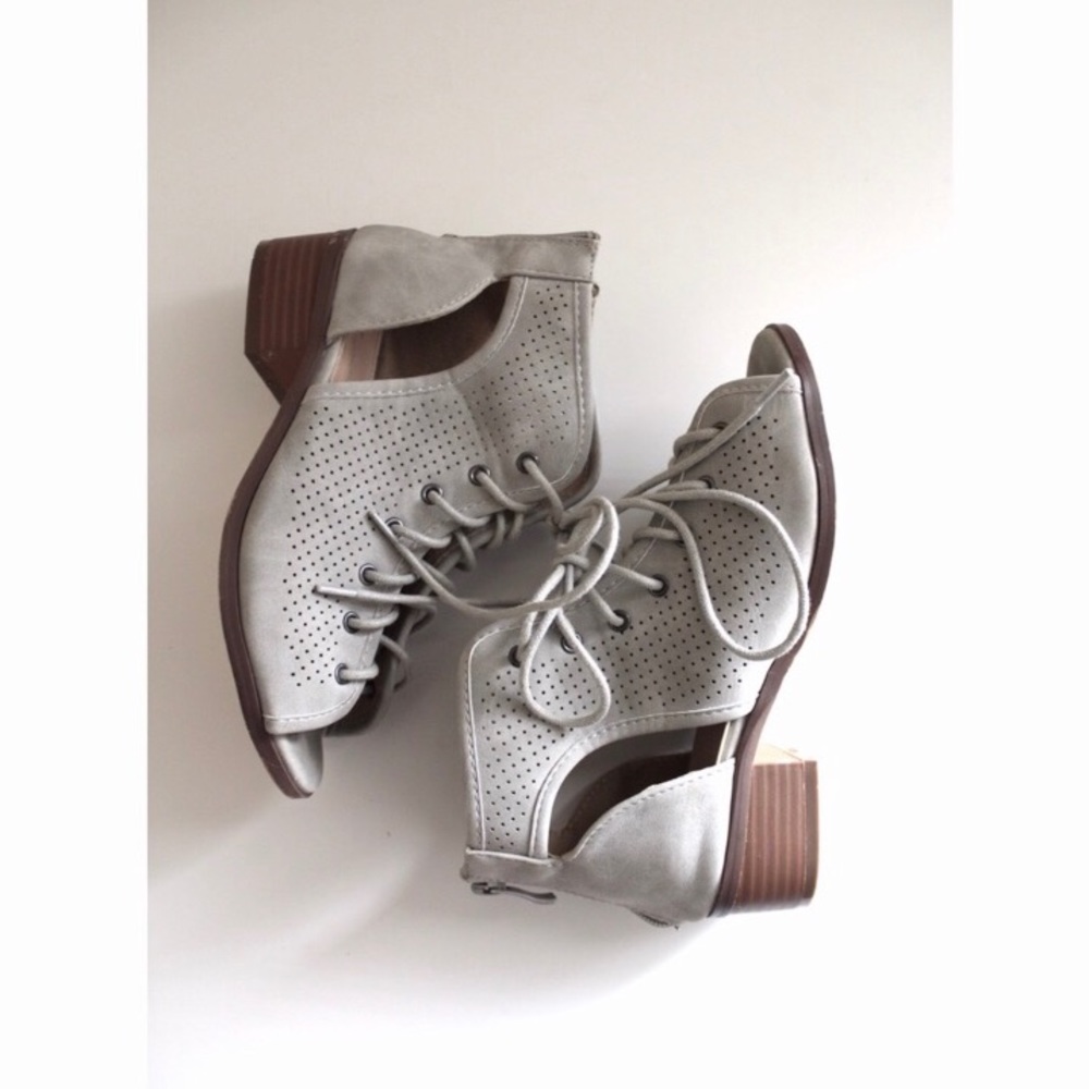F21 GIRLS TIE UP PEEP TOE HEALED SHOE